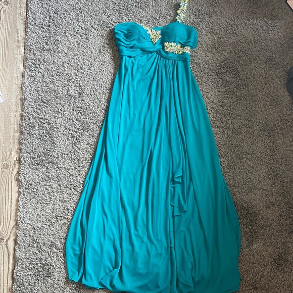 PROM DRESS - Picture 2 of 5